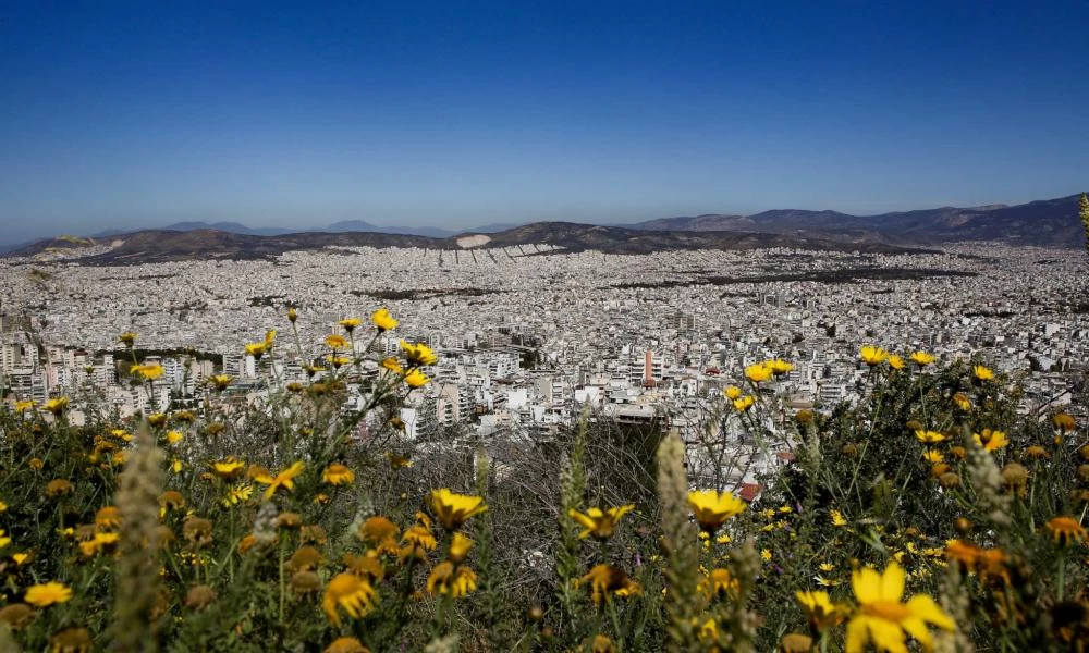 Καιρός σήμερα: Ζέστη με λιακάδα – Άνοιξη μέσ’ τον Νοέμβρη
